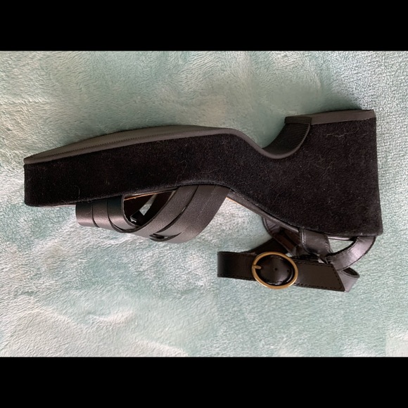 Bass Sandals - Picture 4 of 5